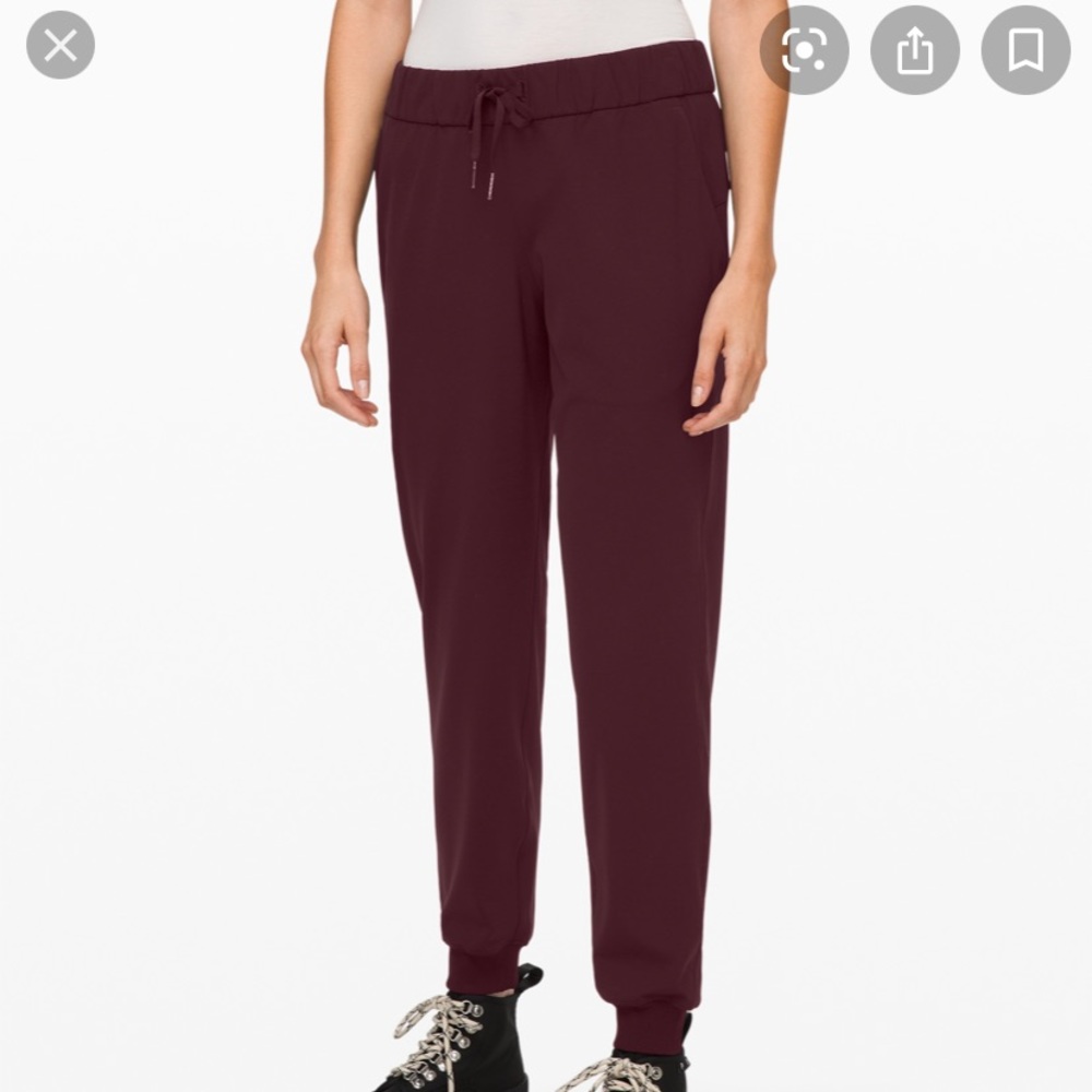 Lululemon on the fly joggers